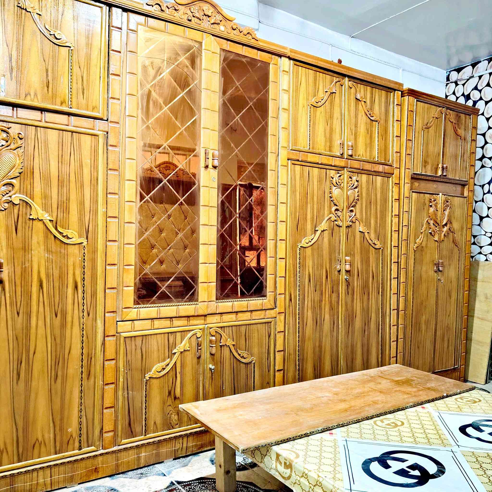 غرفة اخشاب صاج ام السته طابقين ام المسرح موديل حديث استخدام قليل غرفه فول زاويه كنتوريه ملحق دوشمه وترتيب للبيع الديوانيه اتصال ***********
