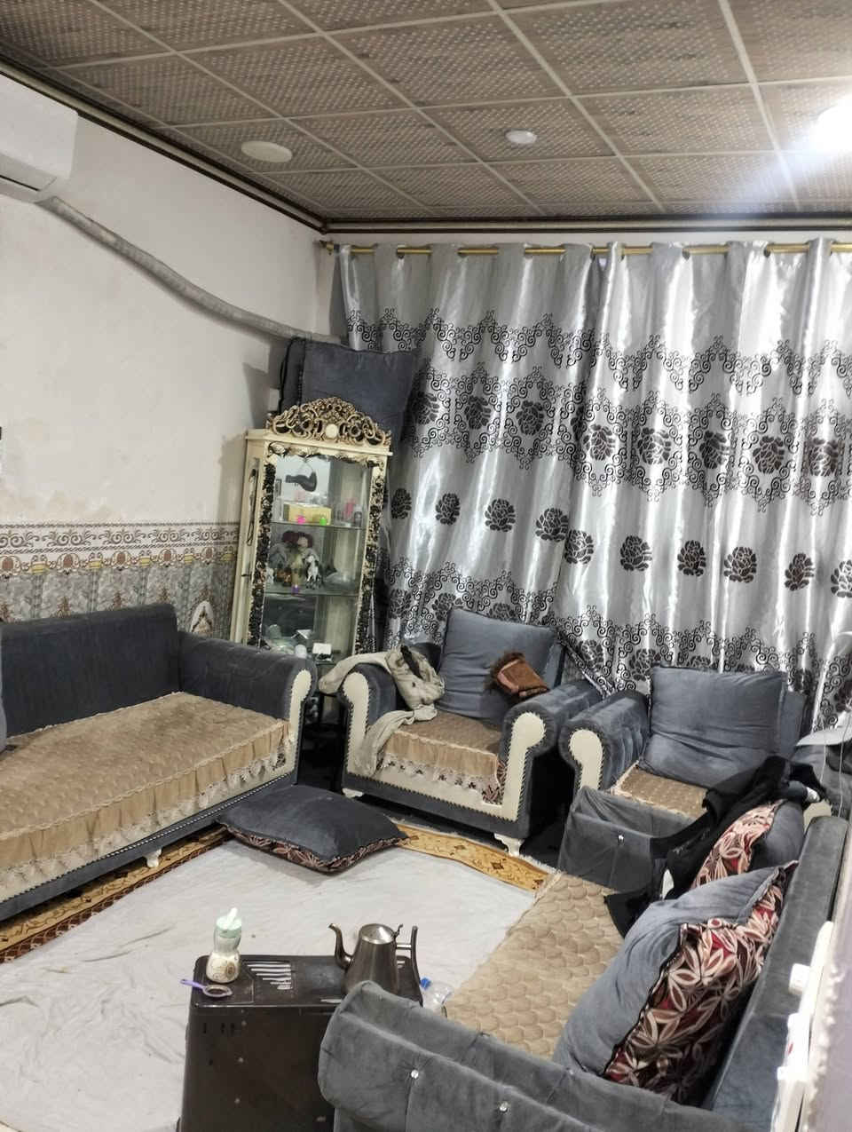 دار للبيع المساحه 100 متر خدمات مسقط قرب حسينيه الزهراء البيت وجه على ساحة السعر 47 رقمي ***********
