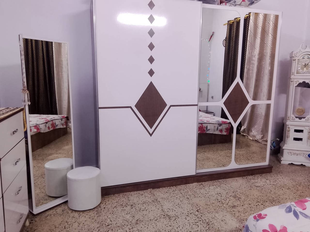 غرفه للبيع كركوك واحد حزيران
350 بي مجال ***********

