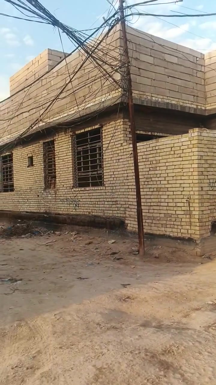 هيكل ركن للبيع زراعي سند 25 المساحة الكلية 210 مساحة البناء 105ومساحة الحديقة 105مبني قبل قرار التطويب ومرقم من البلدية مشمول بالتطويب يعني (مضمون) العنوان البراكية شارع المطار القديم للاستفسار الاتصال على ***********
