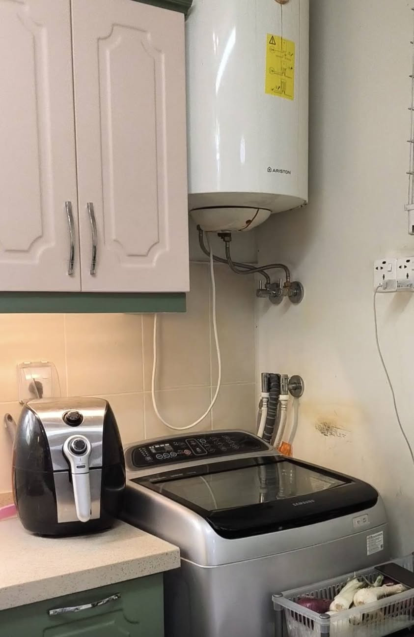 شقة 100 متر شرقي. طابق 6 للبيع
مدفوعة الثمن  باسمي بناية A911
مؤثثة اثاث راقي 
كاونتر  HD مع ملحقاته  طباخ. اوفن.  مرشحة 
تخم قنفات   غرفة نوم    كاونتر HD    
سبالت توسوت عدد 4  
ميز طعام من النوع الممتاز. 
غسالة ملابس سامسونك
السعر   117
موقع البناية مميز جدا  وغير متقابلة من جميع الجهات
لتفاصيل أكثر التواصل على رقم الموبايل 
***********
