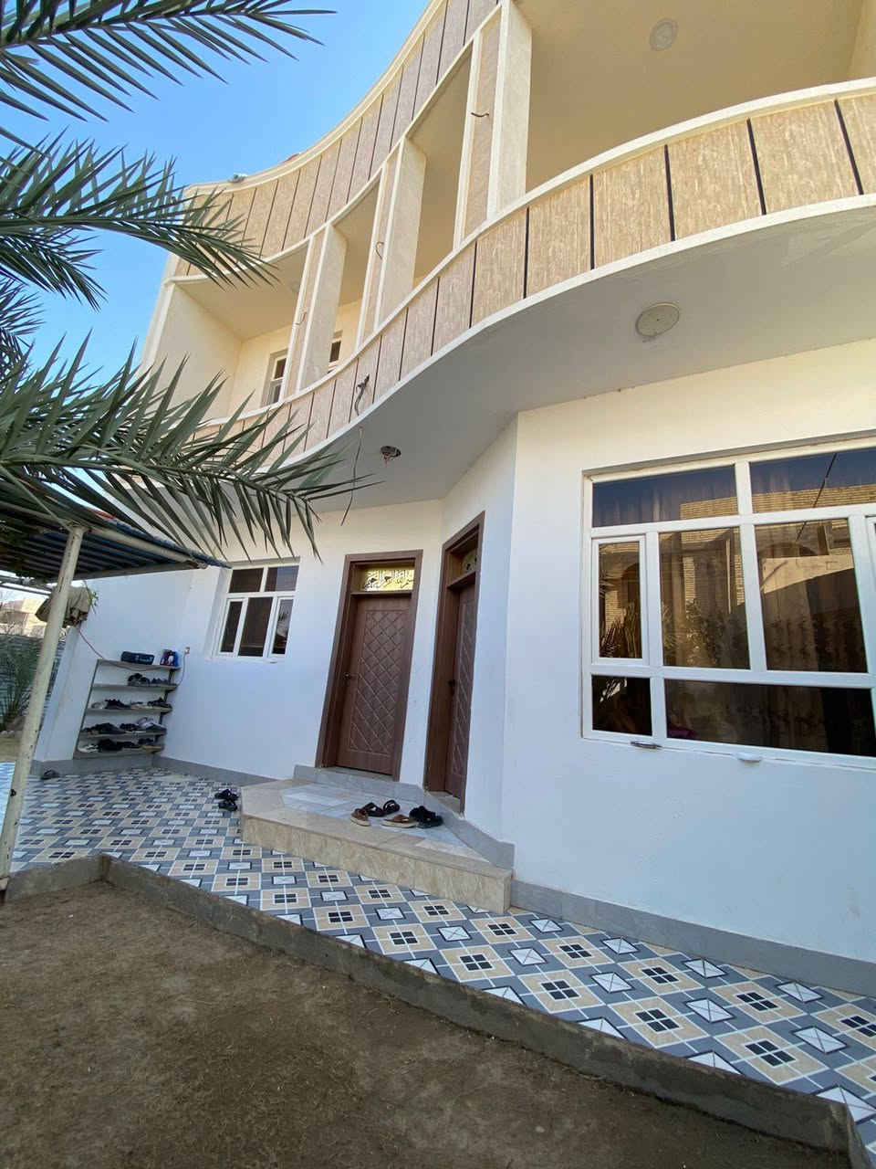 سلام عليكم بيت للبيع
في منطقة حي الملعب  ثاني قطعه عن شارع 40
رقم العقار5093
مساحه 175
الشارع 10
وجهيه 9 اله ربع نزال 20
يتكون عدد الغرف في الطابق الارضي2 /قياسهن 44 +استقبال 7ونص4 + مطبخ 45 + حمام 22 +وصحيه في الطابق الارضي
الطابق الثاني عدد الغرف 4
القياسات 4*4 العدد 2
الثالثه غرفه القياس 46 الرابعه القياس 45 + بيتنونه+مخزن القياس 7*4 وحمام وصحه في الطابق الثاني
السعر المطلوب 160مليون مجال بسيط
***********
***********
