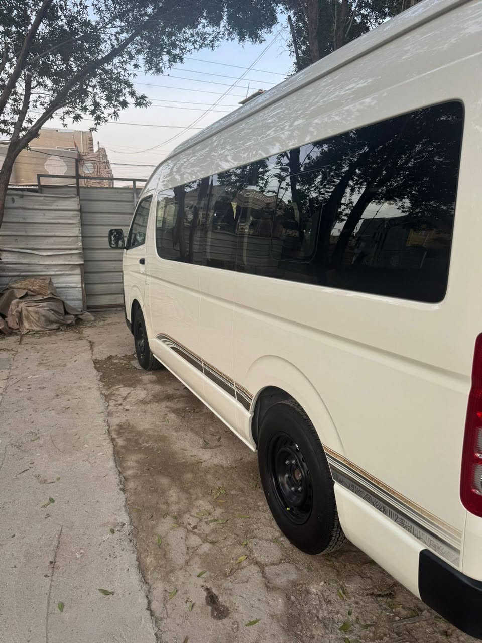 من رخصة الادمن هايس موديل25
سياره ع وضع الشركة ماشيه8 تالاف اخت الزيرو 
الستفسار اتصل ***********
