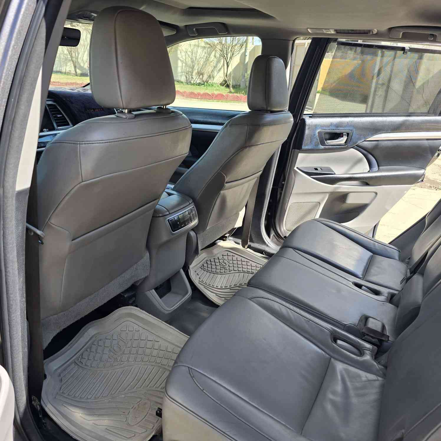 السلام عليكم هايلندر 2018 فول مواصفات محرك 6 مامفتوح كشن كهربائي صندوق كهربائي بصمه صدر جديد تواير جديد رقم كركوك شرط التحويل هزه جديده ضرر بونيد بدون دواخل
يرهم مراوس 
السعر 230$ وبيها مجال
للاستفسار ***********
