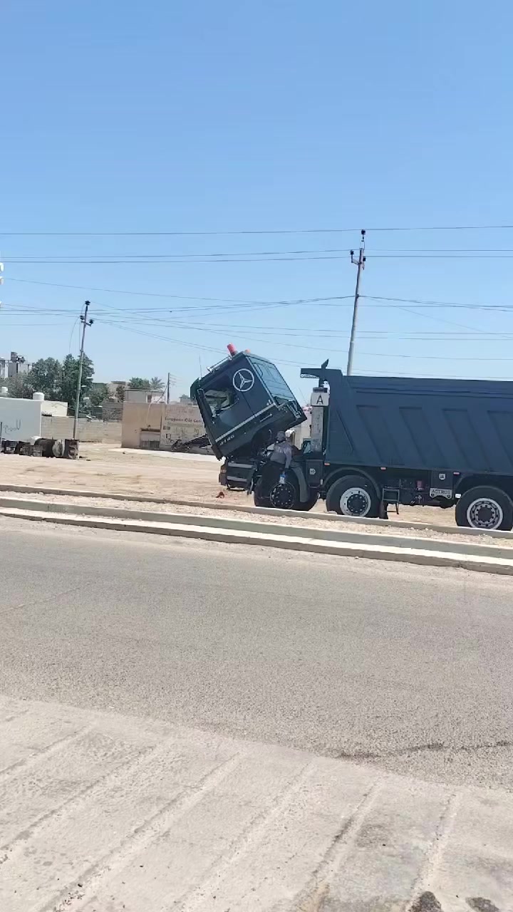 قاطرة مقطورة 3الوحات بسمي مربوطهةتخم تاير كير 240 مكينه 46شاصي 41السيارة بلاديهة كلاب مجموعه جيفه وربع كفاله عامه سيارة خير من الله مكاني العمارة؟؟  ***********
