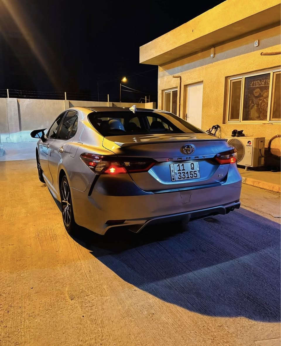 ‎سلام عليكم ورحمة الله وبركاته 
للبيع للبيع 
‏Toyota Camry 2023 se 
مواصفات : 
1-فتحه
2-بصمه 
3-كشنات جلد 
4-كشن تحكم كهرباء 
5-لايت زنون + متحسس عالي ناصي
6-محرك 2500🏁
7-تحديد مسار 
8-مانع تصادم
9-شاشه تدعم CarPlay
10-كامره خلفيه ب3 تحكمات 
11-مراية وسطيه متحسسه للضوء العالي 
12-اشاير بالمري 
13-متحسس بالمري الجانبيه عن قرب السيارات 
وبعد مواصفات الـse معروفه 
حادث السياره بنيد + جاملغ جهة السائق ايرباك دركة فقط والباقي كفاله 
السعر✅ 195💹وبيه مجال 
السياره رقم بغداد بأسمي 
مكان السياره كربلاء المقدسه مركز المدينة 
للاستفسار//***********
