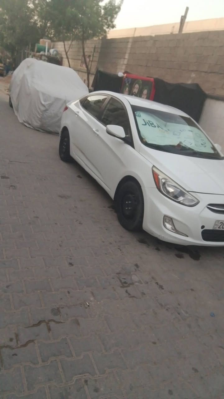 سلام عليكم متوفر اكسنت 16 وارد امريكي  .مكينه 1600 GDI .عليها ادامه كامله .صدر امامي خلفي جديد 
تخم تاير جديد 
سياره نضيفه ماشيه 70000m
سونر موجود بصور 
عنوان سياره بغداد مدينه الصدر 
سنويه جديده هزه ماساقطه تحويل ثاني يوم 
رقم ديالى 
سعر (95)قفل 
***********
