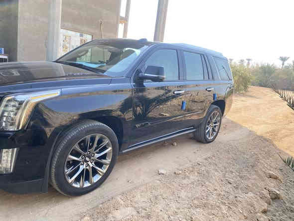 كاديلاك سكاليد 2020 خليجي 
سبورت بلاتينيوم كشنات VIP

لون اسود 

ماشية 132 حقيقي بدون تنزيل 

السيارة جديدة بمعنى الكلمة واحلى من الصور مكفوله كفاله عامه من الصبغ والبارد والتبديل شرط الفحص 

مواصفات سبورت بلاتينيوم فول 1/1 
شباك اسود بلادي مال سبورت بلاتينيوم 
كشن خلفي منفصل قليلات يجن منفصل
كشنات الاماميه مساج وتبريد وتدفئه
جميع الكشنات الاماميه والخلفيه كهرباء
كامرات 360 المرايه الوسطيه هم كامره
السياره بيه اصطفاف ذاتي ومفعل بلعراق وبدون تخطيط ( تطبك وحده وين متريد وبدون اي تدخل من السايق)
شاشه بالسقف
جنطه كهرباء
قاصه 
ثلاجه وسطيه
دوسات كهربائيه تنزل وتصعد عند فتح الباب
اناره ترحيب بيدات الباب
وبعد كلش هواي مواصفات ……..

رقم بغداد 

مكان السيارة محافظة المثنى 

السعر  450 وبيهة مجال حك الجثة 

تلفون ***********
