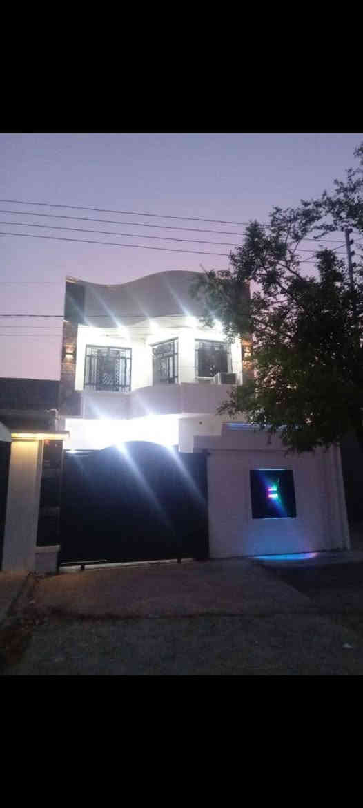 #مشتمل_للبيع 

  🌍 الموقع  / حي الجبيريه الثالثه 
  📌 قرب جامع الصندل 

  📐 المساحه  / ( 125m  ) طابقين 
  🧱 بناء حديث درجة أولى سيراميك وترتيب 

  💠 يتكون من سته 6 غرف نوم
                      وصاله واسعه ومطبخ 
                           وحمام داخلي وخارجي وكراج 

  💰 السعر  / ( 77 مليون  ) 

        ■■■■■■■■■■■■■■■■■■■■■■■■
           للإستفسار أكثر يمكنم التواصل عبر رقم الهاتف 
                ☎️ ( ***********  )☎️ أبو سيف 

          🙋‍♂️ #أعرض عقارك يمنه وأنته مرتاح بالبيت 🏡
                      وحنه نهتم بالبيع والترويج 

📍 #العنوان_الضباط_الثانيه  📌 مقابل #شارع_ألفين  .
