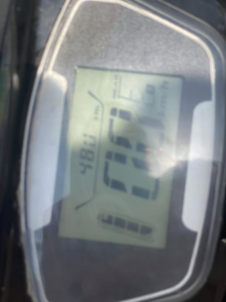 ملاحضه الكشن   الورا ضايع  مكاني كربلاء بطاريات ليثيوم جديدة صار ثلاث اشهر من اخذتها
سعر 225وبيها مجال 🤍

500 واط
 • البطارية: 48 فولت
 • سعة البطارية: تقريباً 10 – 20Ah
 • السرعة القصوى: حوالي 35 – 40 كم/س
 • المدى بالشحنة الواحدة: تقريباً 35 – 50 كم حسب الوزن والطريق
 • الحمولة القصوى: من 120 إلى 150 كغ
 • وقت الشحن: حوالي 5 – 8 ساعات
 • الوزن التقريبي للدراجة: حوالي 35 كغ
 • مزايا إضافية:
 • مصباح أمامي وخلفي
 • سلة أمامية للأغراض
 • منبه وصافرة
 • فرامل أمامية وخلفية
 • يمكن أن تحمل شخصين  ￼

✅ مميزاتها:
 • اقتصادية جداً (لا تحتاج بنزين).
 • هادئة وسهلة الاستخدام داخل المدينة.
 • مناسبة للمشاوير اليومية والعمل.

⚠


**إذا كنت صاحب هذا الإعلان وتريد حذفه لأي سبب، رجاءا أرسل رسالة إلى الدعم الفني**