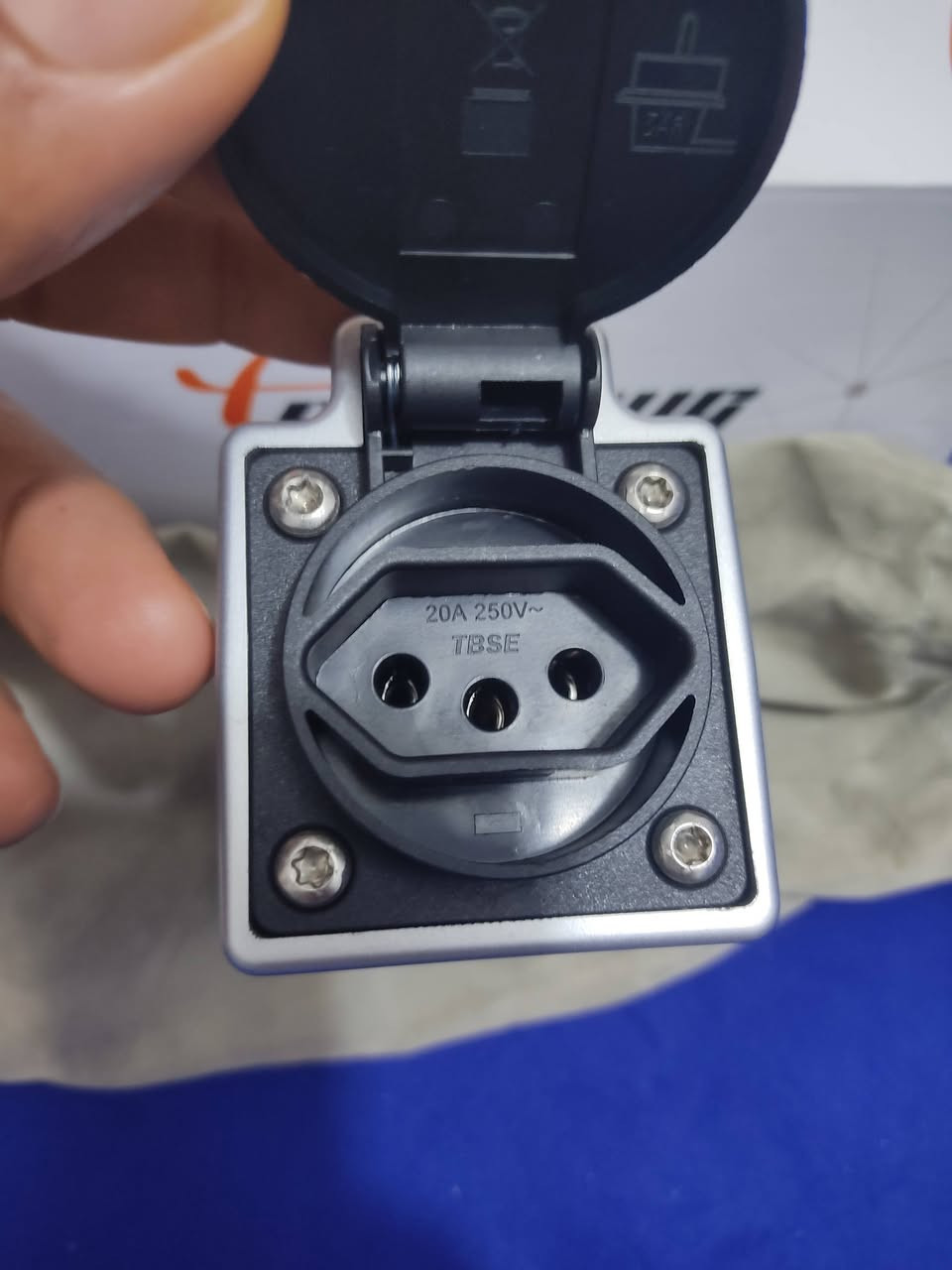 ادبتر تحويله شحن سيارات كهربائيه للبيع السعر ٣٥ الف توصيل متوفر


**إذا كنت صاحب هذا الإعلان وتريد حذفه لأي سبب، رجاءا أرسل رسالة إلى الدعم الفني**