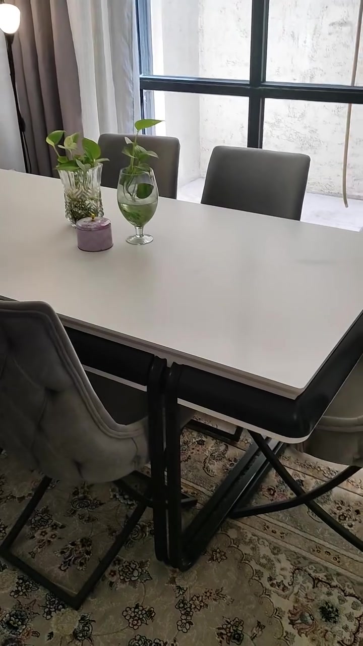 ميز طعام مع ست كراسي نظيف للبيع ،،،
سطح الميز خشب ثقيل مصبوغ صبغ سيارات حراري والارجل حديد مصبوغة صبغ حراري رصاصي غامق ،،الكراسي موديل راقي قماش رصاصي فاتح والارجل حديد رصاصي غامق ،،،قياس الميز 190سم ×90سم 
السعر 750 الف
الجاد بالشراء يتصل الرقم *********** عالواتس اب 
المكان زيونة
