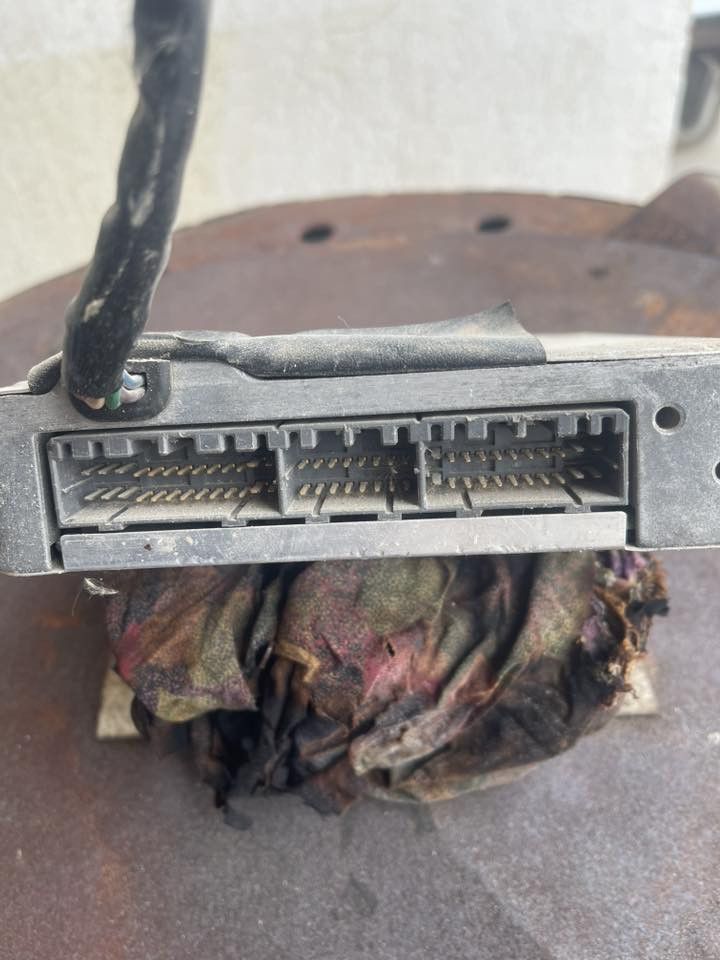 السلام عليكم        عقل للبيع  الاستفسار على الرقم ***********
