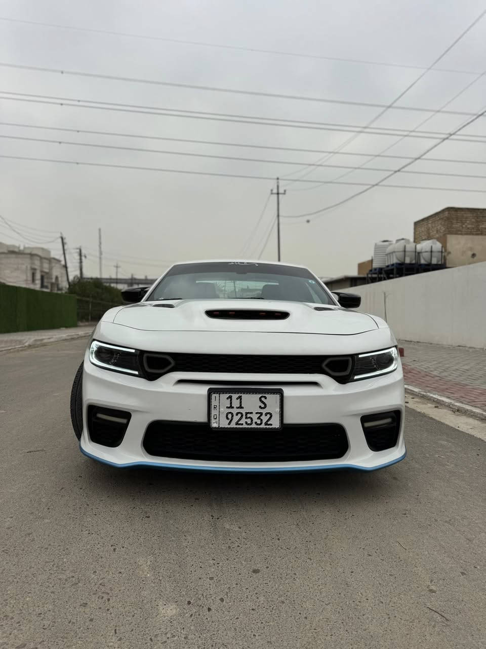 السلام عليكم 
جارجر 2019 sxt اصل 
حادث فقط بنيد صبغ واني محدث البنيد والدعاميات 
السيارة جديدة بمعنى الكلمة 
ماشية 80 الف 
كير مكينة تبريد حدادية خير من الله تجي وتشوف بعينك 
مكينة مفتوحة مبدل بيهة زنجيل 
السيارة مصروف عليهة حتى الغرفة مدوشمة فوك البلادي 
مكينة 3600    V6 
رقم بغداد الانكليزي بأسمي 
مكاني بغداد حي العدل الكرخ 
السعر 200 وبيهة مجال 
***********
