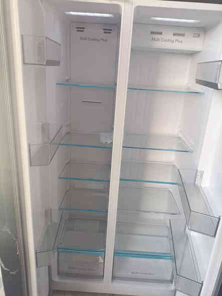 ثلاجه تركي حجم كبير arclek جديد ضمان سنة صيانه يتوفر لونين الاسود والرصاصي في معرض التساهل للأثاث المنزلي عنوان . الشطرة - فتاحيه. طريق ال عواد - قرب اسواق رؤوف - مجاور مستشفى الامل . لطلب والأستفسار *********** واتساب***********
