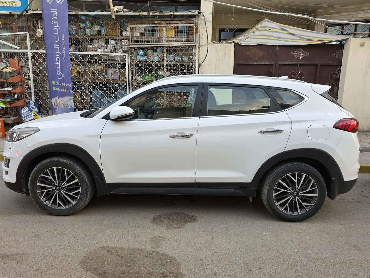 السلام عليكم 
توسان 2020 خليجي  
رقم بغداد 
فول للخير 1/1 
بصمه 
بنوراما 
3انضمه قياده 
كشنات 2 كهرباء 
5 عدسات 
سبير مانازل 
 كفاله عامه 
اسيارا مال بيت وبعدهي وضع شركه 
السعر (220وبيه مجال )
الاستفسار *********** 
مكاني بغداد حي الجهاد
