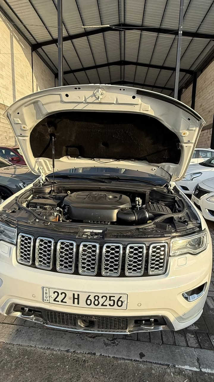 السلام عليكم....
جيب كراند شيروكي خليجي (اوفرلاند )
الموديل : 2021 (خليجي )وكالة هارلم.
العداد : 50 الف 
المحرك : 6سلندر 3600
الرقم  : اربيل بأسم الشركة 
اللون : ابيض ناصع .
....
السيارة مغلفة سيستم ppf 
سياره مكفوله كفاله عامه من الدعامية للدعامية 
على بلاد الشركة وعلى الفحص .
نظافة السيارة100  ب100
(السيارة وكالة هارلم )
........
* المواصفات :
* .......
* سقف بانوراما 
* دفع رباعي 4x4
* شاشات خلفية 
* مشغل اقراص (CD/DVD)
* نظام التعليق الهوائي (چكات) 
* داخل جلد قرميدي 
* رادار امامي تفاعلي 
* رادار خلفي 
* تحذير الخروج عن المسار 
* نقطة عمياء 
* فرش المقاعد من الجلد . 
*صفي المقاعد الأمامية كهربائية .
* ذاكرة لحفظ وضعيات الجلوس ( ميموري) . 
* صفي المقاعد الأمامية مع تبريد وتدفئة . 
* صف المقاعد الخلفية مع تدفئة . 
* ويل مروم قياس 20 انج .
* مقود السائق كهربائي . 
* تدفئة ستيرن . 
* دخول ذكي .
* شاشه كبيرة 8.4 انج .
* نظام الملاحة (GPS. 
* نظام خاص للطرق الوعرة . 
* مصابيح امامية زنون . 
* المصابيح الأمامية مع LED لايت . 
* كشافات ضباب بروجكتر زنون . 
* تشغيل عن بعد .
* صندوق كهربائي 
*  حساسات أمامية . 
*  حساسات خلفية .
* كاميرا خلفية .
* بخاخ ماء لتنظيف المصابيح الامامية .
* مرايا بخاصية التعتيم الذاتي . 
* مرايا جانبية قابلة للطي . 
* بلوتوث تلفون . ؟
* محدد سرعة . 
* نظام ايكو اقتصادي.
*نظام سبورت .
*نظام مانع انزلاق.
* نظام تشغيل واطفاء اوتماتيكي للمحرك . ( Auto Start System ) .
* نظام بريك اوتماتيكي ( Auto Break System ) .
* ............
السيارة بيها طخم تاير جديد بريجستون اصلي حدادية جديدة 
مابيها دينار مصرف 
........
مكان السيارة / البصرة 

السعر  : 355$ مع المجال القليل 
بيع او مراوس 355 ورقة 
***********
