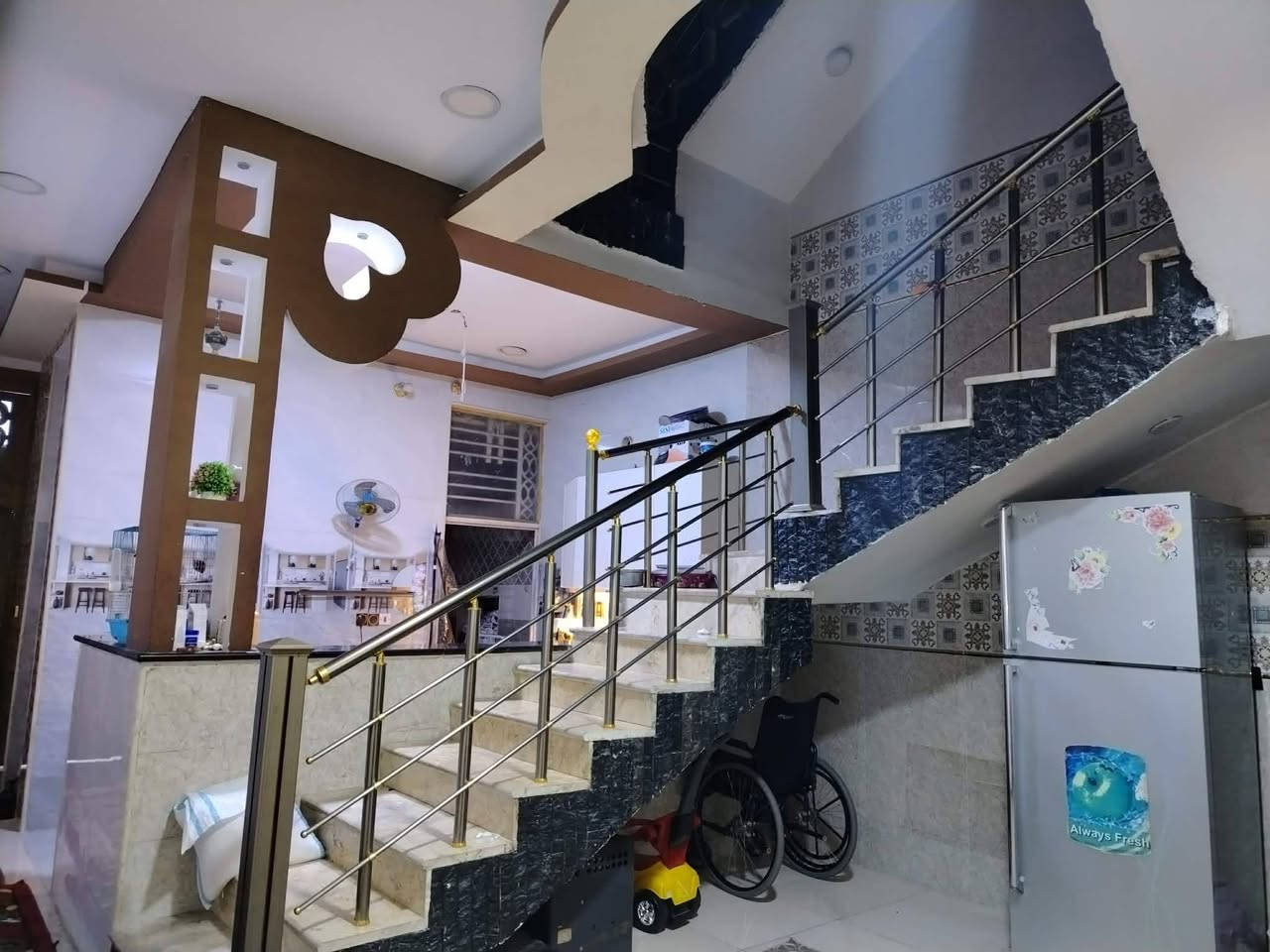 تصال*********** بيت الانتفاضه ثالثه بيتين عن ركن 100متر طابقين بناء حديث طابوك سكف صب 3 غرف وحده جوه وثنين فوك ستقبال مفتوح ع صاله صحيات فوك وجوه مطبخ حار وبارد وجها مرمر وحجر 2023  مطلوب اسكان 40 مليون
