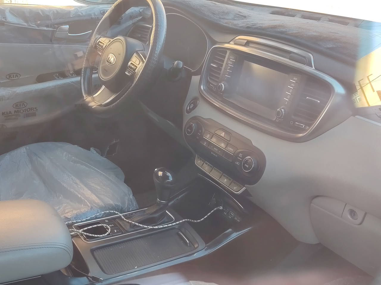 السلام عليكم سورنتوا 16 مكفوله حتى الدعاميات 
6 3300 
بسمي 
فول موصفات عد الجنطه 
مكاني الحله 
ماشيه 150 الف 
بسمي  215 بيها مجال قليل 
***********
