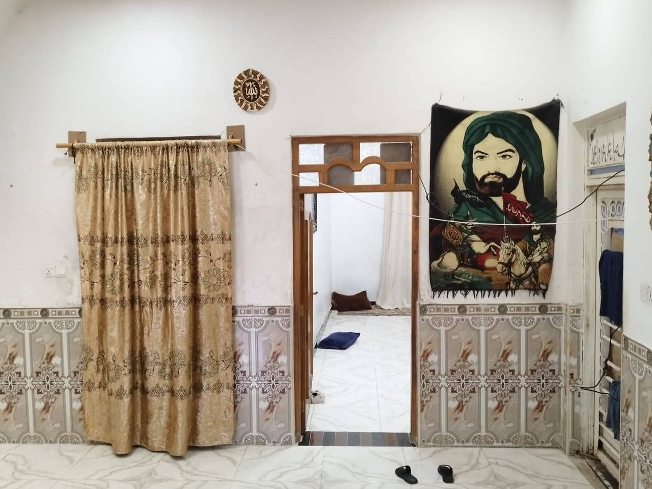 السلام عليكم بيت للبيع المكان الماجديه ع سده قرب محطه ماي ارو مدخل البستان
يحتوي على طابقين الطابق الاول غرفتين +صاله+ديوانيه معزوله

الطابق الثاني 4 غرف +صاله+صحيات كامله للاستفسار الاتصال ع الرقم) (***********)
