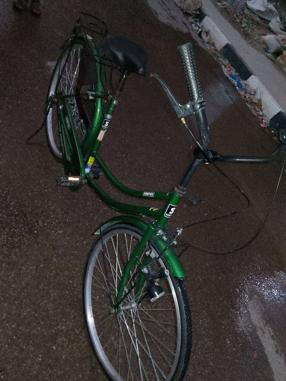 السلام عليكم شباب بيسكل بناتي حجم 26 لون زيتوني جاهز مابي نقص اي شي شركته سعره 160 
الرقم ***********
