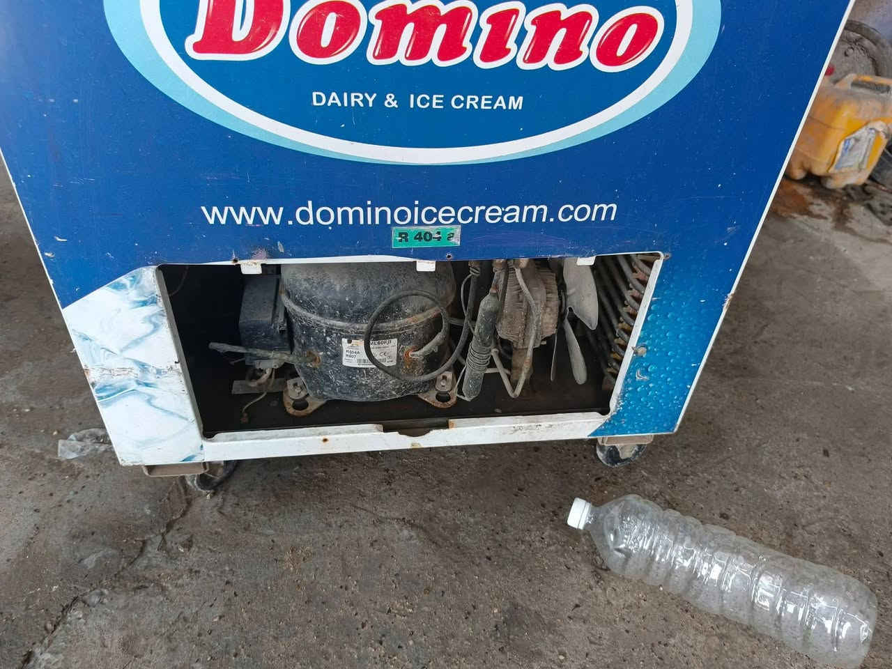 سلام عليكم
اغراض مستخدمة للبيع
 قيم السعر واخذ
-مثرامة لحم حجم 22 كبير
-بلور حجم كبير
-عارضة لحم
-طباخ 4 عيون كبيرة حديد ثقيل اصلي 
-عجانة كبيرة 
-مجمده وضع شركه
-عارضه 
-مفرغه مال شوايه 
العنوان كربلاء 
للاستفسار التواصل على الارقام التاليه اتصال او مراسله واتساب 
*********** واتساب فقط
***********
***********
