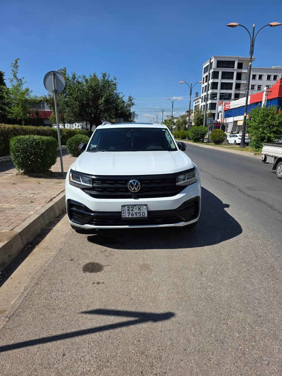 🚗 Volkswagen Atlas 2021 R lani 

فولكس واگن أطلس موديل 2021

– بحالة ممتازة جداً

السعر : 290$ مجال

📊 المواصفات العامة:

 • الممشى: 71 ألف ميل

 • المحرك: 6 سلندر 3.6 لتر

 • ناقل الحركة: أوتوماتيك 8 سرعات

 • نظام الدفع: 4Motion (دفع رباعي)

🛋️ الداخلية:

 • مقاعد جلد بلون بني عسلي فاتح فاخر

 • كشنات كهرباء + تدفئة مقاعد

 • 7 ركاب

 • تبريد ثلاثي (3 Zones)

 • شحن لاسلكي

 • عدادات ديجتال

📱 التكنولوجيا والترفيه:

 • شاشة معلومات كبيرة

‏ • Apple CarPlay + Android Auto

 • تحكم صوتي

 • تحكم بالشاشة عن بعد

🚦 أنظمة الأمان والمساعدة:

 • نظام قيادة ذكي

 • تثبيت سرعة

 • تحديد مسار تفاعلي

 • نقاط عمياء

 • حساسات 360 درجة

 • التعرف على إشارات المرور

💡 الإضاءة:

 • IQ LED

‎ • لايت ذكي مع الستيرن

‎ • إنارات ترحيبية

⚙️ مميزات إضافية:

 • 6 وضعيات قيادة

 • تشغيل عن بعد

 • تشغيل ذكي + دخول ذكي

‏ • Auto Hold

‏ • Auto Start/Stop

 • هاند بريك كهربائي

📌 ملاحظات:

 • شرط التحويل

📞 للتواصل:
*********** واتساب أربيل, العراق
