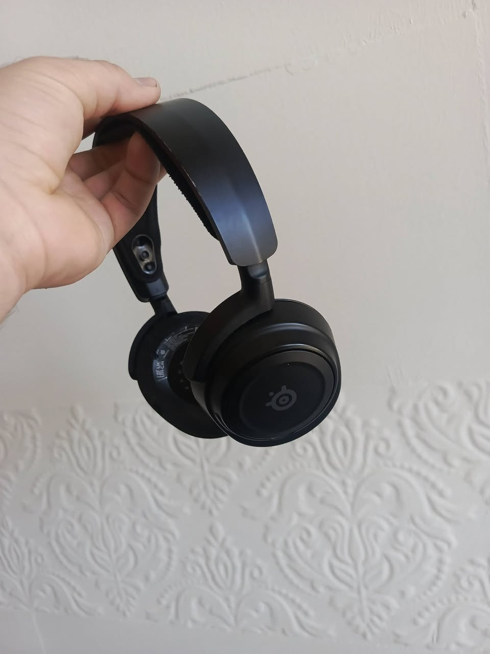 سلام عليكم سماعات Steelseriesللبيع بدون ملحقات فقط السماعة و كورتونة مالتهة شغالة نقص دفات مال سماعة واير AUX  علمن سعر الجديدة 300
السعر 150 بيهة مجال 
مكان بغداد أبو غريب 
رقم *********** بي وتساب
