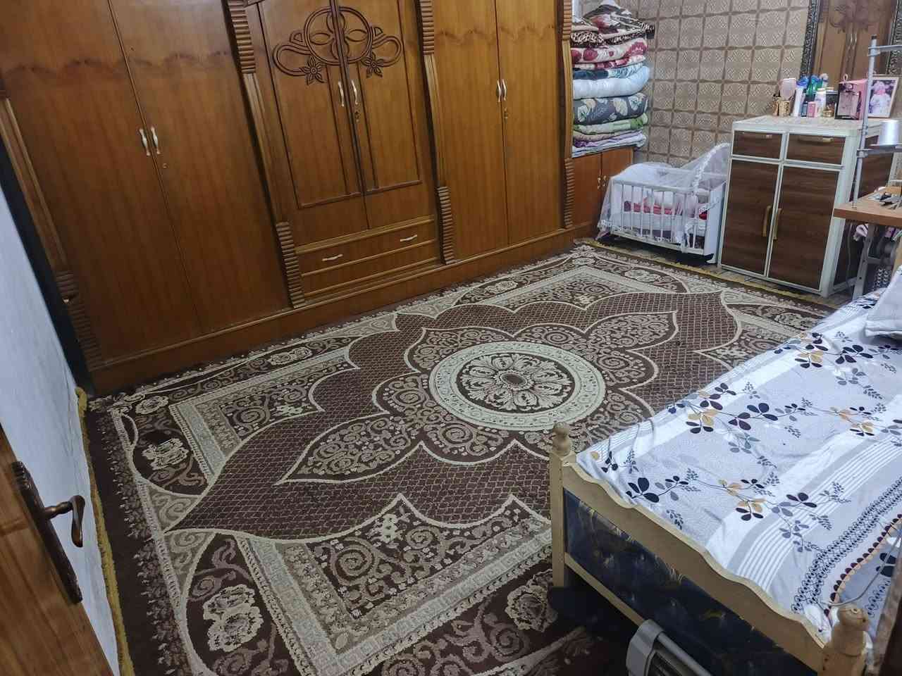 السلام عليكم دار البيع العنوان زوير شارع سيد علي قرب ملعب زوير المساحه 100م يحتوي على صتقبال وهول ومطبخ وغرفه حمام داخلي مجمع صحيات وحمام خارجي الطابق الثاني غرفه واحده البيت على الشارع التبليط بلباب السعر 85 الستفسار ***********
