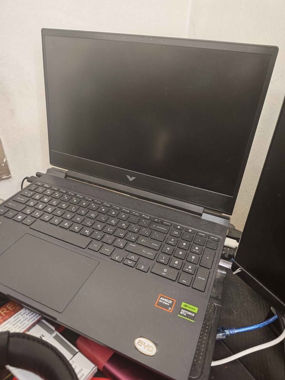💥 للبيع: لابتوب  - HP Victus 15 💥

كرت الشاشة: NVIDIA® GeForce RTX™ 4060 8GB (يشغل أحدث الألعاب بأعلى دقة)

الذاكرة العشوائية (الرام): 16GB DDR5 (أحدث جيل لسرعة خيالية)

التخزين: 512GB SSD (إقلاع سريع جداً للنظام والألعاب)

الشاشة: 15.6 بوصة FHD IPS، بتردد 144Hz (حركة سلسة جداً للألعاب التنافسية)

الصوت: تقنية DTS:X® Ultra لتجربة صوت محيطية بغداد, العراق


**إذا كنت صاحب هذا الإعلان وتريد حذفه لأي سبب، رجاءا أرسل رسالة إلى الدعم الفني**