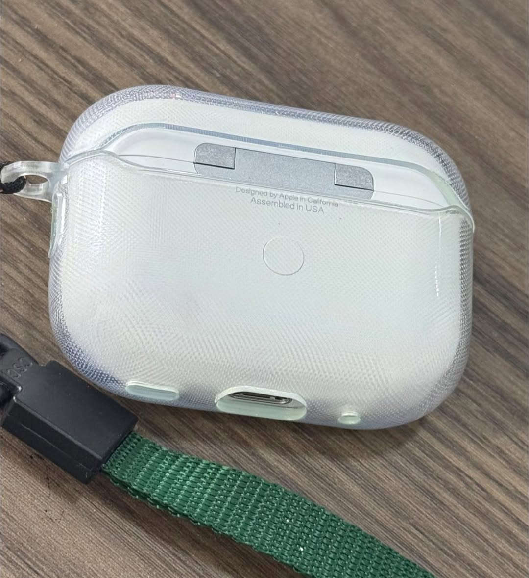 Air pods 2 pro الجيل الخامس
#اصلية امريكيه باله 
( تدعم العزل + خاصية العثور على السماعة الضائعة ) باله مستعمل بس كلش نظيف 
شغاله 100 
السعر 25 توصيل مجاني مع حافظة شفاف + كيبل كتان قطني الأصلي 
حجز واتس اب ***********
