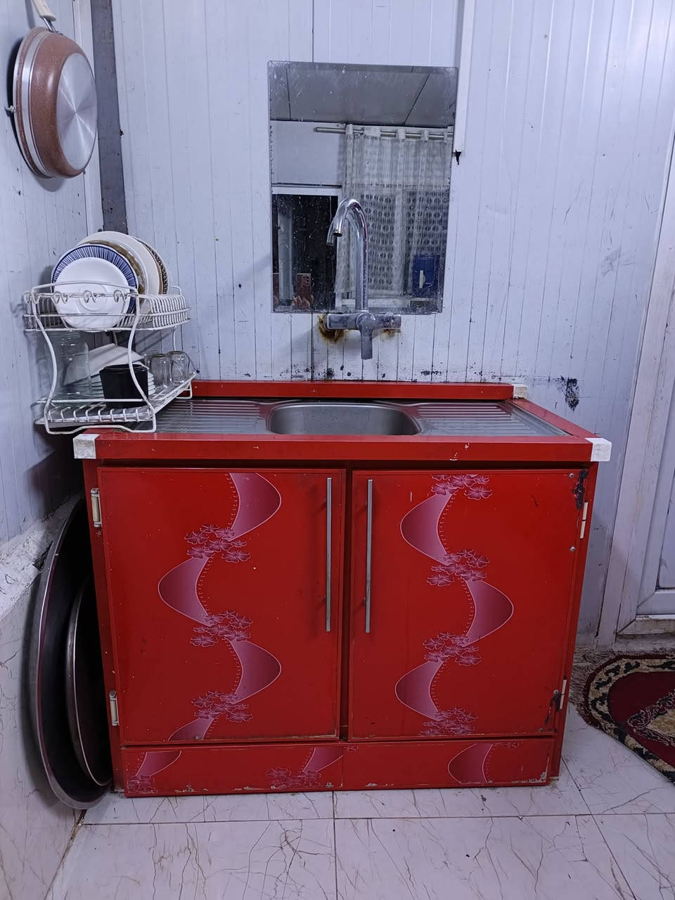 سلام عليكم
كاونتر ٤ بيبان 
ملحق + سنك + أرضي
بي ملاحضة صغيرة 
الباب مال كاونتر الارضي وحدة تعبانة وموضحها بل صورة 
سعر 150 وبي مجال قليل
بغداد جديدة
*********** أتصال
