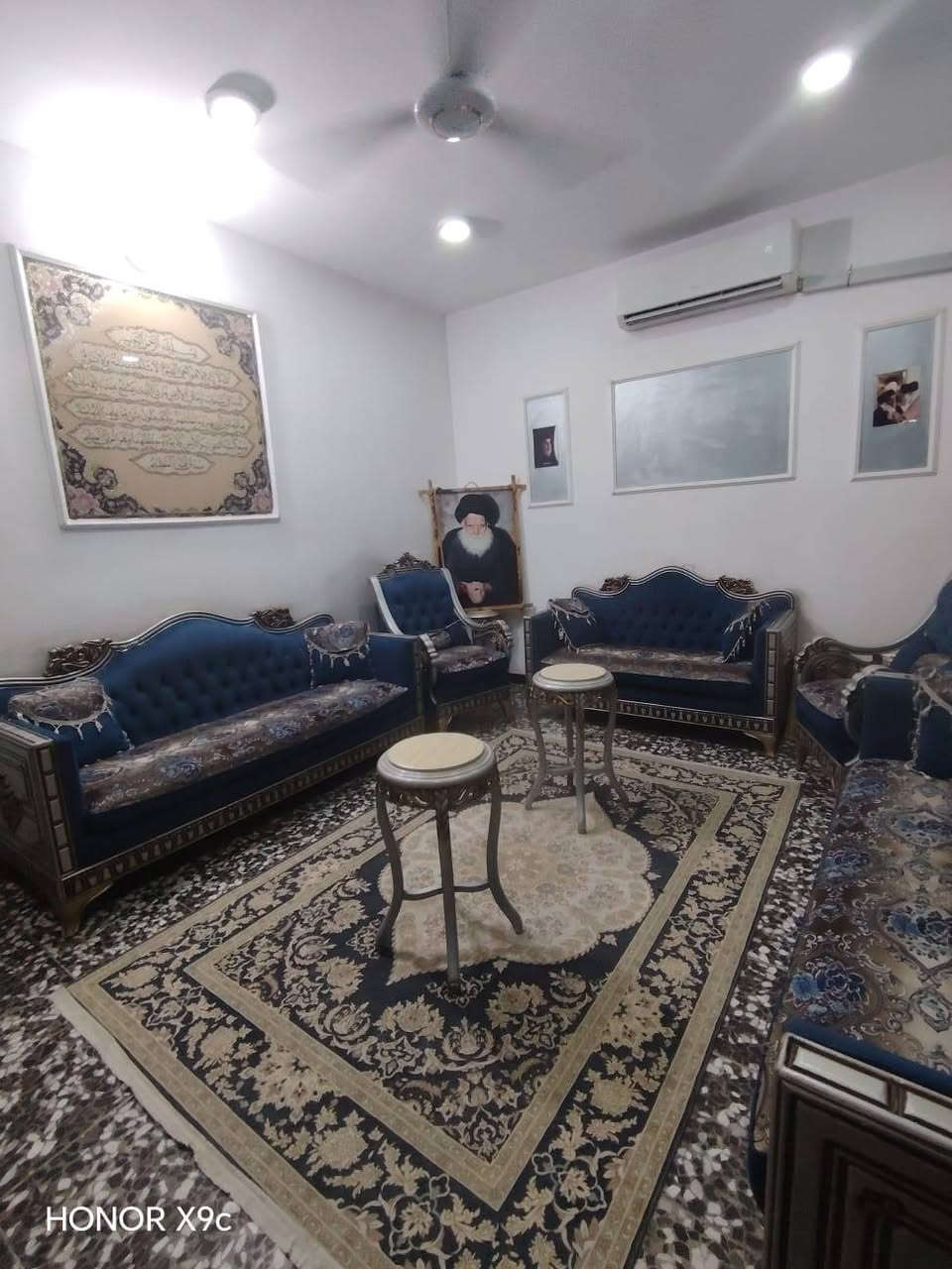 السلام عليكم بيت في الشعب منطقة حي المهندسين الزراعي
 مقابيل سيطرة الشعب القديمة . .البناء ٢٠٢١ قاطين البيت جاهز من كلشي مع الأثاث كامل. يحتوي ٣غرف نوم واستقبال و ٣حمامات على شارع ٢٠ مقابيل السدة ركن 10×10.. خدمات كاملة كهرباء تبليط َمجاري للأستفسار أكثر *********** .
