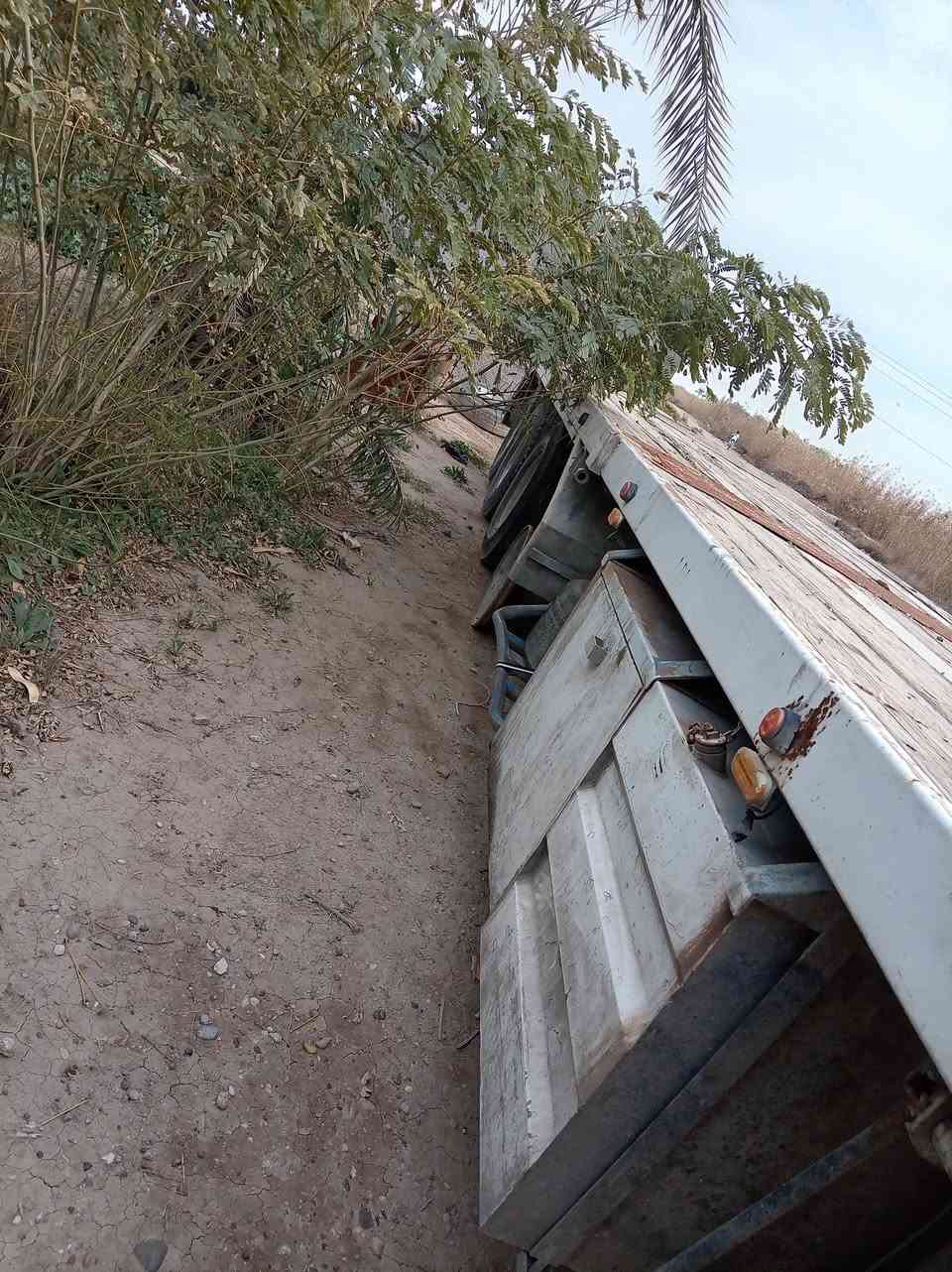 سلام عليكم عربانه اوربيه تك تاير 13/60 ترهم مزوج جاهزه لشغل كهربائيات تايرات كله شغاله سله سبيرات  اربع محاور  مطبخ ثلاجه جاهز لشغل مكان بغداد ابو غريب خط سريع  سعر 40$ بيه مجال
***********
