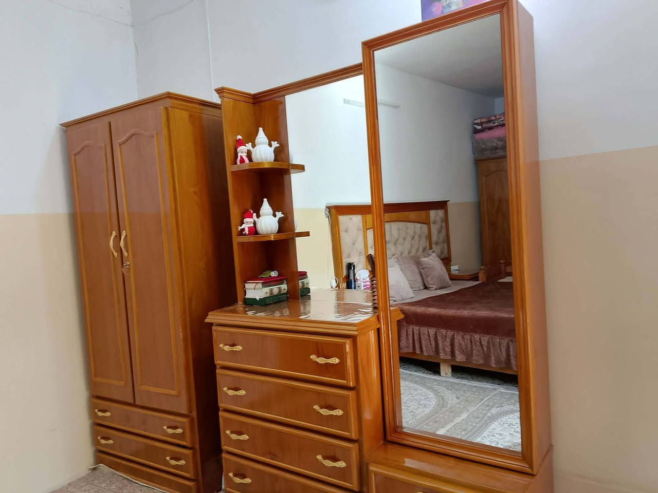 غرفه نوم للبيع اخو الجديد للإتصال
***********
