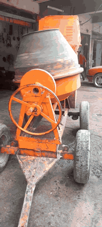 خباطة لبناني جاهزة للعمل جدن نظيفه هاتف ٠٧٧٠٢٥١١٧١٢مكان بغداد