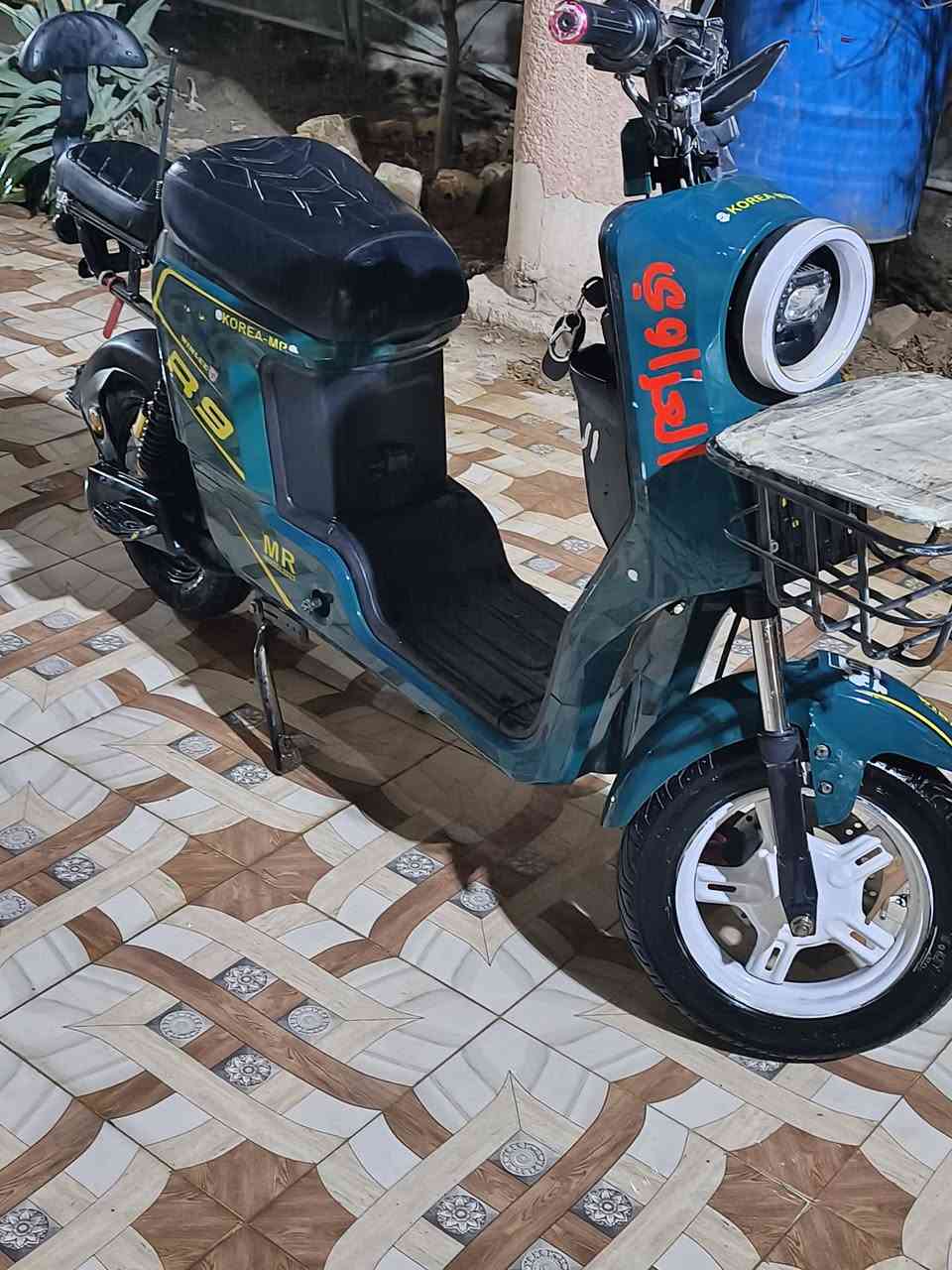 السلام عليكم دراجة آر 9 للبيع موديل 2025 بطاريات دبل الكبار أربع سرع دبل إشارة كاملة الدراجة مكملة السعر المطلوب 390 وبيها مجال لطيبين  ***********

