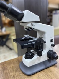 يتوفر لدينا ميكروسكوب GAMP group ميكروسكوب مخبري عالي الدقة يُستخدم لف...