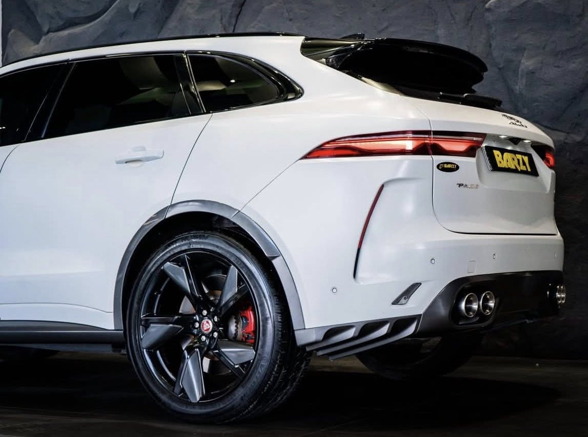 للبيع جاكوار F-PACE SVR موديل 2021 فل أوبشن، بحالة ممتازة جداً.
اللون أبيض مع حماية كاملة PPF مطفي (Matte) لحماية الصبغ الأصلي، وداخلية جلد أحمر رياضي مميز ونظيف جداً.

الموقع: أربيل
الممشى: 53,000 ميل
الحالة: ممتازة ج

المواصفات الميكانيكية:
 • محرك 5.0 لتر V8 سوبرتشارج
 • قوة 650 حصان
 • تسارع 0–100 كم/س حوالي 3.0 ثانية
 • دفع رباعي AWD
 • قير أوتوماتيك 8 سرعات

المواصفات والإضافات:
 • فل أوبشن SVR
 • فتحة سقف بانوراما
 • نظام 5 كاميرات (رؤية 360 درجة)
 • شاشة عدادات رقمية
 • نظام صوت Meridian الأصلي
 • مقاعد SVR رياضية جلد أحمر
 • نظام تعليق رياضي متكيف
 • عادم رياضي بصوت V8 مميز
 • جنوط SVR كبيرة
 • أنظمة أمان ومساعدة سائق متقدمة

السيارة نظيفة جداً من الداخل والخارج، قيادتها ممتازة ولا يوجد أي مشاكل ميكانيكية.
حماية PPF مطفي تحافظ على الطلاء الأصلي بالكامل.

للجادين فقط.
للاستفسار أو المعاينة في أربيل يرجى التواصل.
What’s app ( ***********)

44900$
