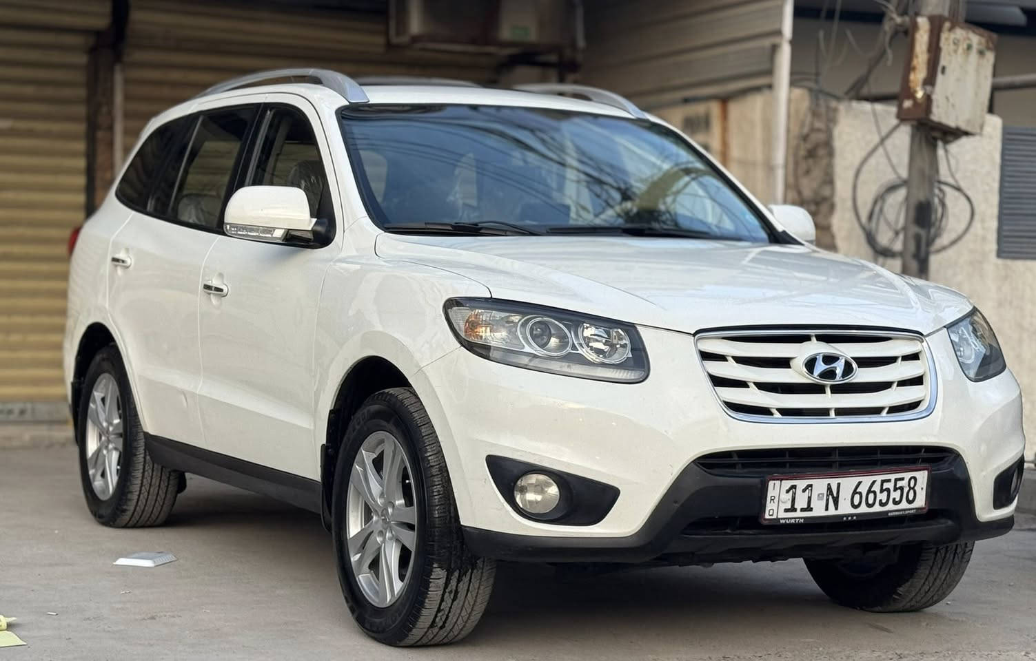 السلام عليكم
سنتافية 2010 
مكينة V6 حجم 3500 مكفول
فتحه 
3 قطع تبريد
7 راكب 
4x4
اشاير مري + مري شفط 
وبقية المواصفات المعروفه 
بيها باب خلف السائق صبغ 
والباب خلف العبري نص صبغ 
سياره جاهزه للأخير ونضيفه بدون اي نقص 
العنوان / بغداد 
السعر / 134
للأستفسار / ***********
