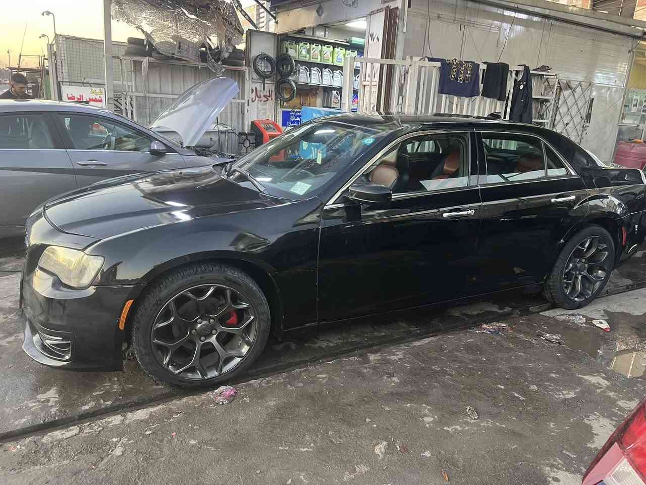 السلام عليكم
اوباما 15 معلايه 18

رقم قادسيه انكليزي
سياره بيها خمس قطع صبغ
فول مواصفات عدى الفتحه
كير محرك حداديه تبريد تدفئه
كامره ويل 20طخم تاير
سياره جاهزه وخير من الله
السعر 145 وبيها مجال قليل
مكان محافظه ميسان 
تلفون ***********
