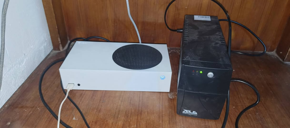 السلام عليكم xbox series sالجهاز جديد حيل استعمال شخصي صارله ٨/اشهر من الاستعمال جديد اشتريته بي اشتراك كيم باس شهر١ وبي حساب فورزه 2واحد ماكس فول كلشي بي والثاني مرتب هم مصروف عليه بي 19لعبه مملوكه ويا UPS850 ماركه درجه اولا صارله 3ايام من اشتريته جديد ويا الجويستك الاصليا ما مفتوحه ويا مبرد اصلي وكيبل انترنيت اصلي ضوئي يشتغل او عادي فول نته  كلهن شلعه وحده ب435 وبي مجال للشراي المكان بابل  الحله واتساب موجود 24ساعه ***********
