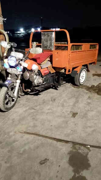 سلام عليكم ستوتة للبيع موديل 18 أوراق اصولية مكاني حي نصر عماري السعر 1800 بيه مجال بسيط حك الجية الرقم هاتف ***********
