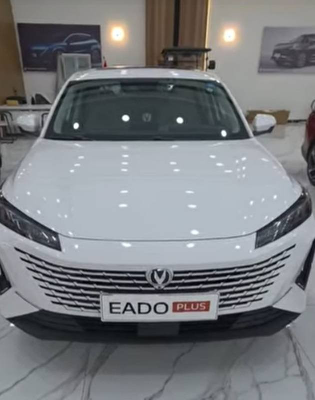 شانجان  إيدو بلس 2025 . سيارة بيها مواصفات هواي . محرك 1500 تيربو نظام امان مخيف .. تبريد ثلج  ومعروفة مواصفاتها ..  
ماشية 10  ألف قابل للزيادة .  زلخ مابيها  
السعر قسط ..  28 مليون الكلي  واصل 13  باقي 15 .. انت تسدد . 
رايدها ب12 مليون قفل .. أو مراوس بعالية  شانجان أيضاً . 
غير متواجد على الفيس 
الرقم . ***********
