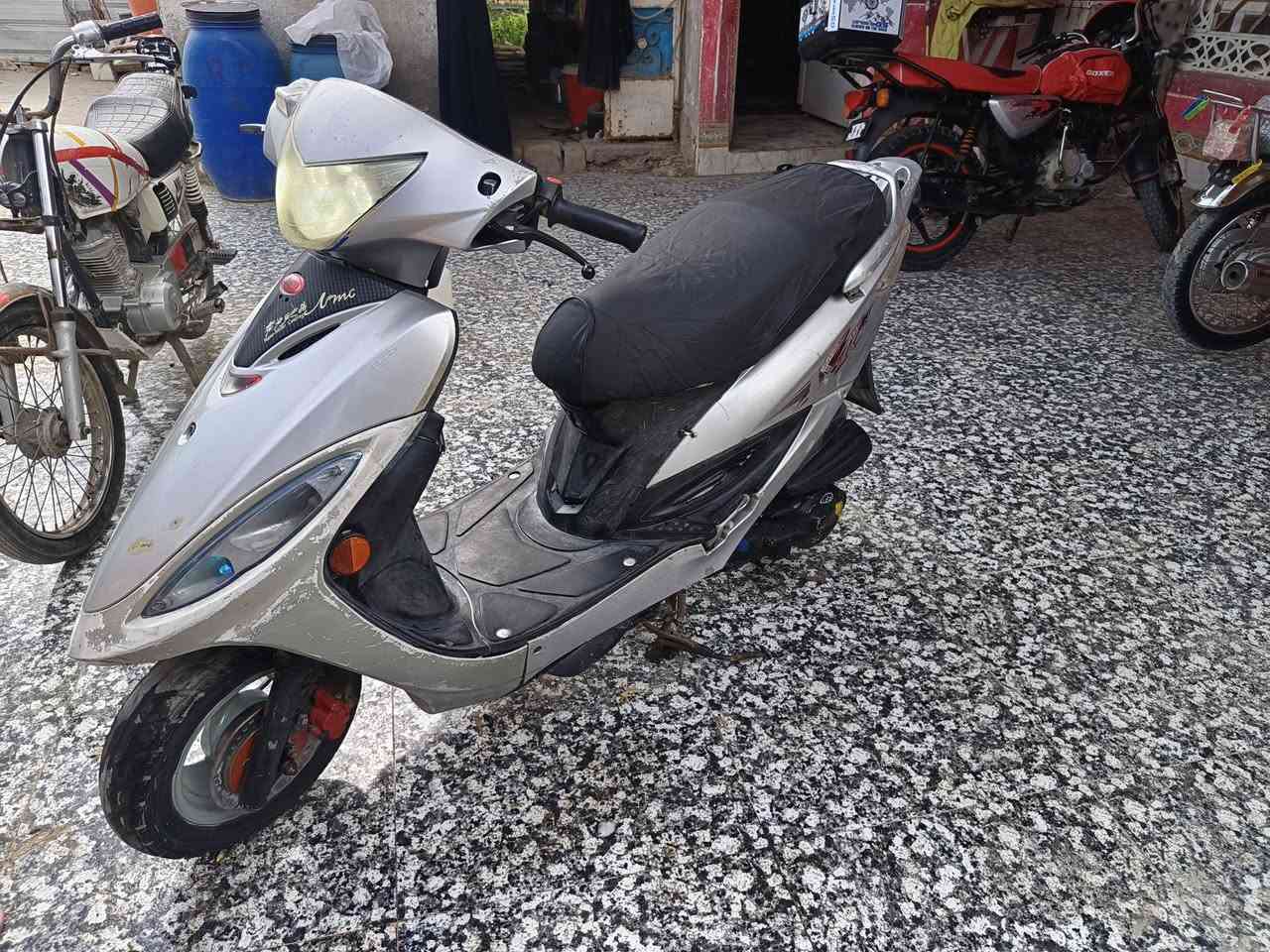 سلام عليكم دراجه  كامكو للبيع مكينه حاويه برغي ما مفتوح بيهه شرط  كهربايات كلها شغاله ماناقصه شي طك سويج وطلع وين ما يعجبك  دراجه نضيفه كلش  السعر550 وبيهه مجال 
مكان قضاء الجبايش
***********
