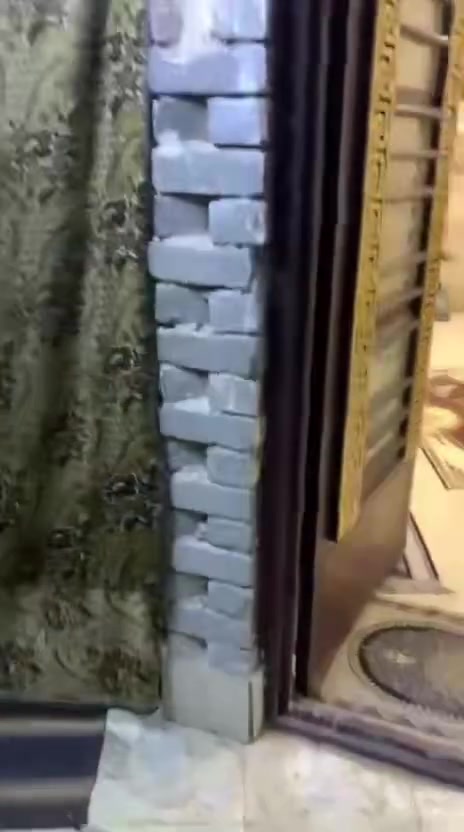 السلام عليكم دار للبيع المساحه 100 متر بناء معه كراج بل وجه الثاني وجه 5*6  والدار وجهين على شارعين كامل خدمات ماء مجاري تبليط كهرباء الدار متعوب عليه كامل والكمال لله والتصوير كدامكم والعنوان البلديات حي التراث زراعي وأي ستفسار *********** واتساب أو اتصال *********** واعتذر على الاطاله السعر 175 وبي مجال
