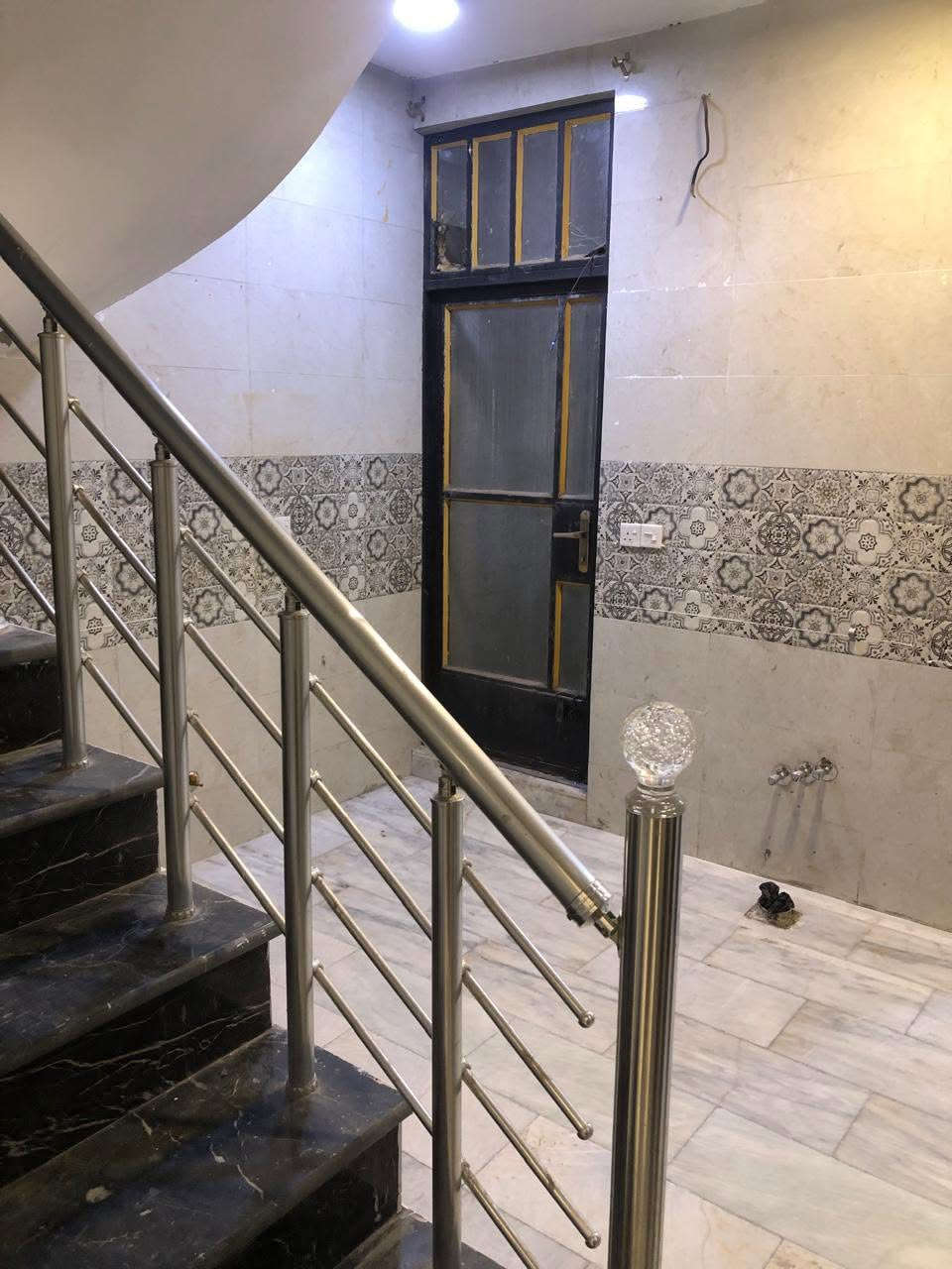 �✨ للإيجار في السيدية – بيت راقي ومميز ✨🏡
🌟 بيت بمساحة 65 م
🛏️ يتكون من:
✅ 3 غرف نوم
✅ صالة
✅ مطبخ مرتب
✅ خدمات متكاملة

💰 السعر: 825 ألف دينار عراقي (قفل)
📞 للاستفسار والحجز:
مكتب حلم عقاري للوساطة العقارية
📱***********
