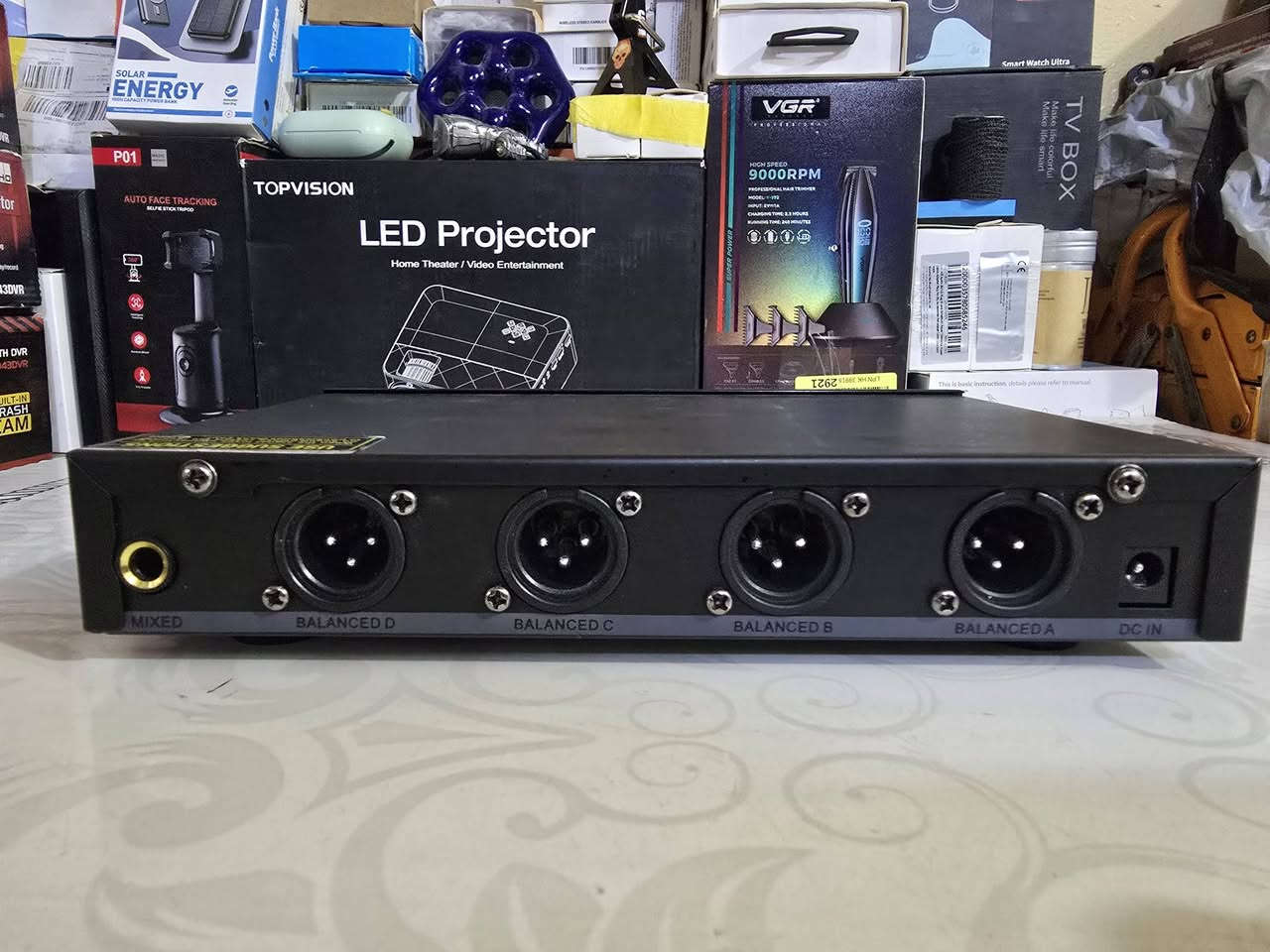 سلام عليكم ورحمة الله وبركاته 
من رخصة الادمن متوفر مايك مع مكسر كامل ملحقات مع جهاز صوتيات 
جهاز هو عبارة عن وحدة استقبال لنظام ميكروفون لاسلكي متعدد القنوات. 
النوع: جهاز استقبال ميكروفون لاسلكي UHF (تردد فائق الارتفاع).
عدد القنوات: يدعم هذا الطراز عادةً 4 قنوات ميكروفون مستقلة.
الاستخدام: مصمم للاستخدام في الكاريوكي، الحفلات، والمناسبات العامة لضمان صوت واضح وقوي.
المميزات: يأتي بهيكل معدني متين لاستخدام طويل الأمد ومزود بدوائر تحكم لتقليل الضوضاء وتحسين جودة الإشارة.
يوجد توصيل ٥ الف


**إذا كنت صاحب هذا الإعلان وتريد حذفه لأي سبب، رجاءا أرسل رسالة إلى الدعم الفني**