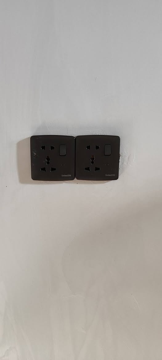 مرحبا انا فني كهرباء تاسيس دور سكنيه
بوري وسيمنز 
 وصيانه الاعطال الكهربائيه داخل المنازل

العنوان ميسان العمارة
هاتف ***********
