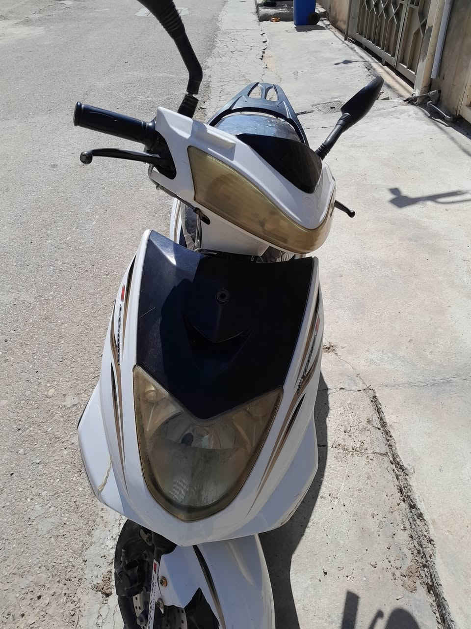 سكنس صيني
بيع مستعجل ب٢٥٠ 
تشتغل سلف 
نقصها هندر 

اتصال و واتساب ***********
